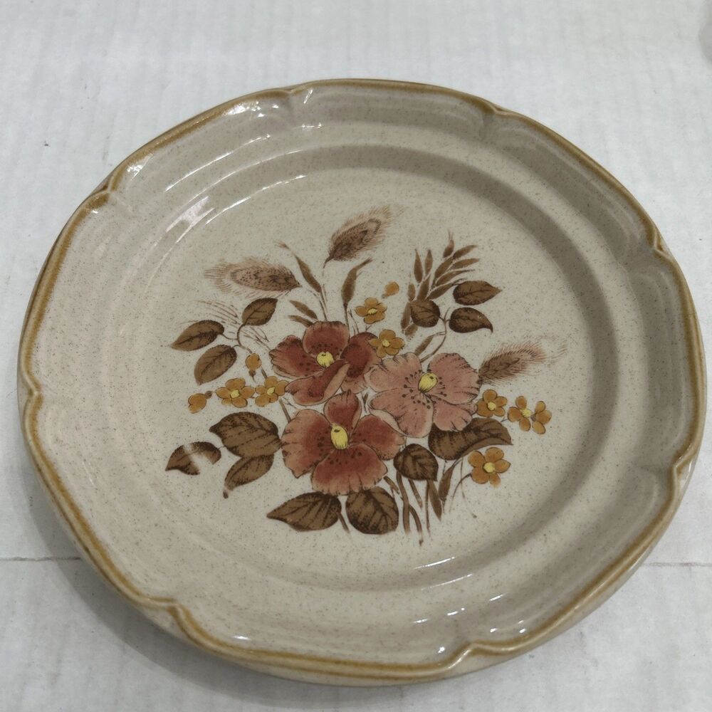 Festive Endura Collection 7 5/8" Salad Plates Stoneware SY-6669 Made in Japan